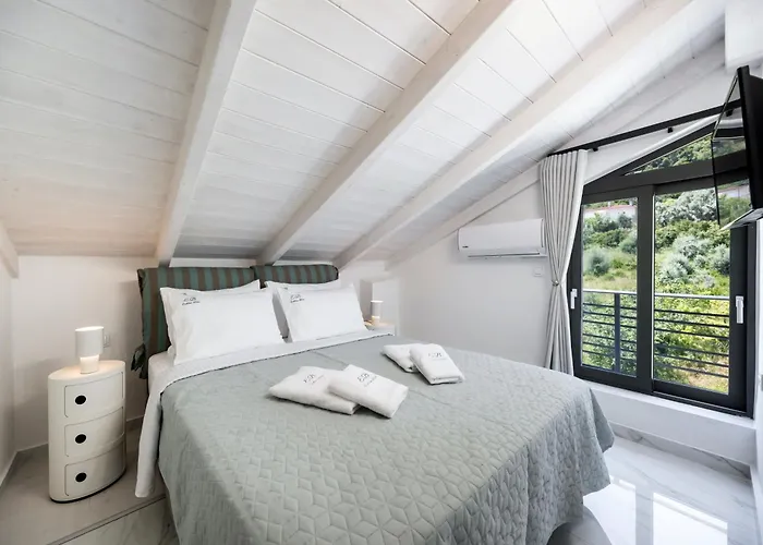 Endless Blue Maisonette *